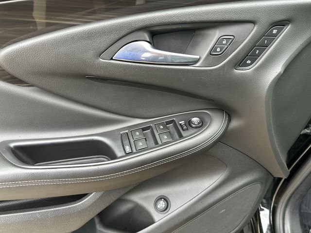 Used 2019 Buick Envision Essence FWD image 17