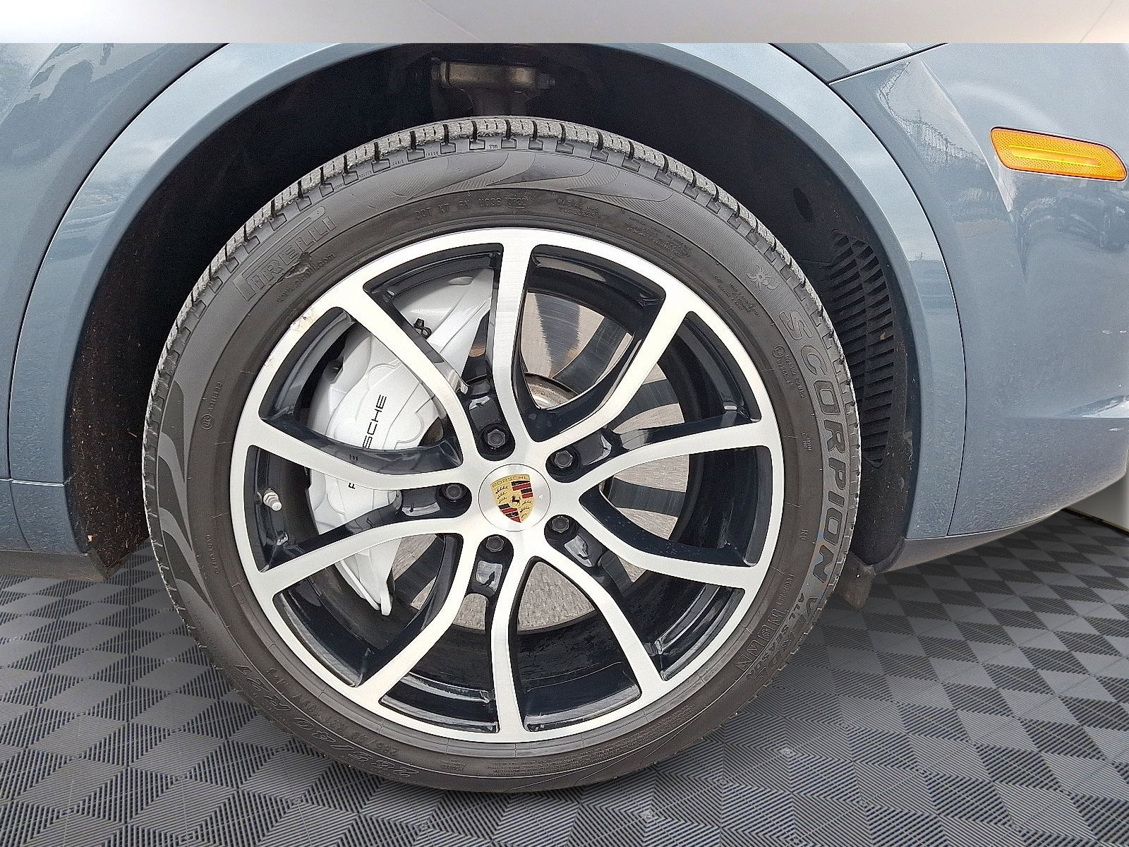 Used 2019 Porsche Cayenne Turbo image 7