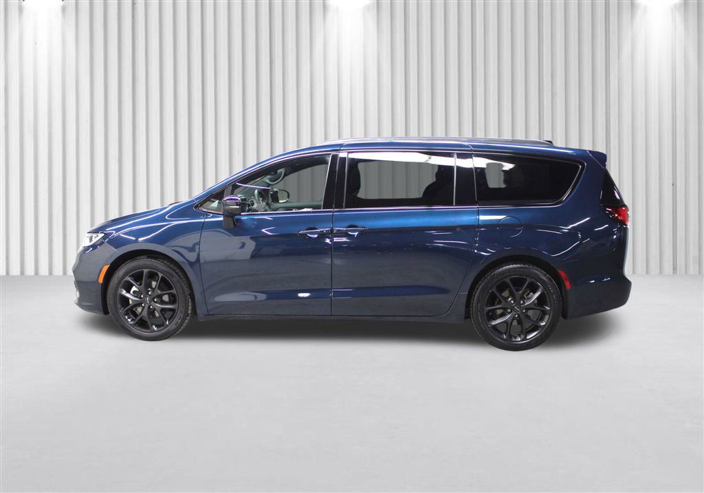 Used 2025 Chrysler Pacifica Limited image 7