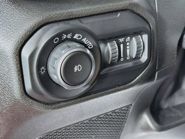 Used 2019 Jeep Wrangler Unlimited Sahara w/ Uconnect 4C Nav & Sound Group AWD/4WD image 10