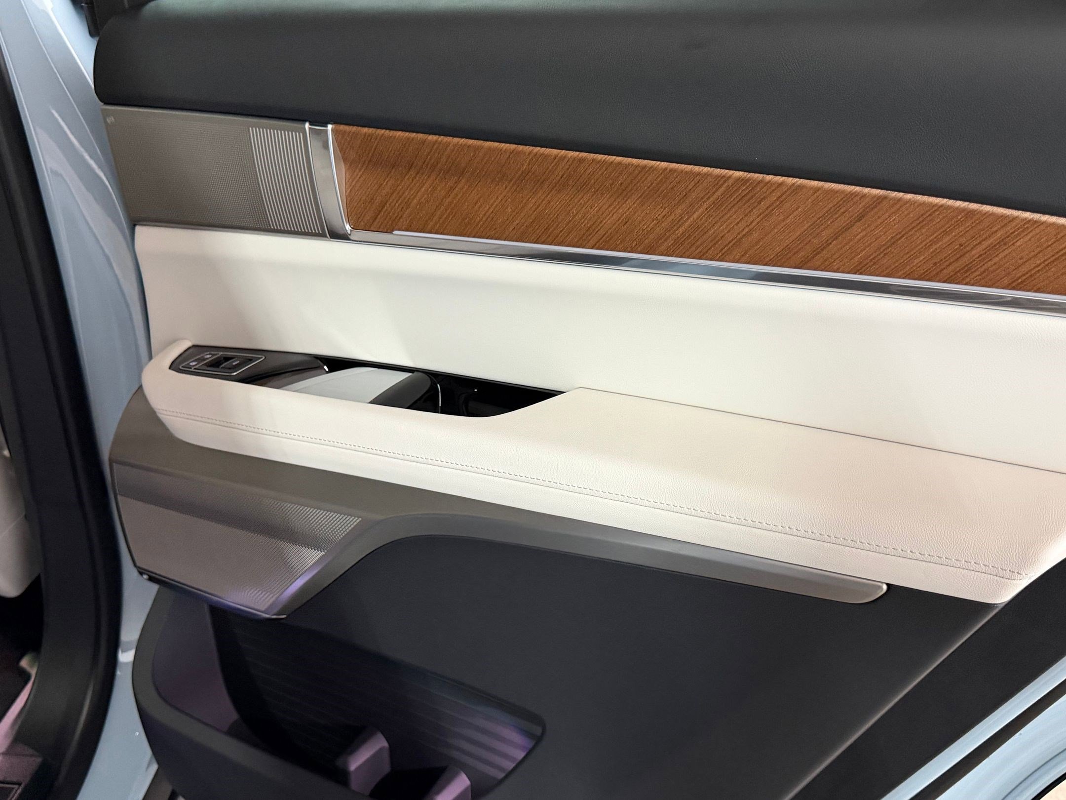 New 2026 Cadillac Vistiq Sport image 47