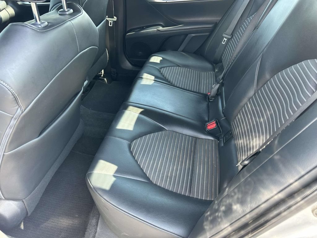 Used 2020 Toyota Camry SE FWD image 13
