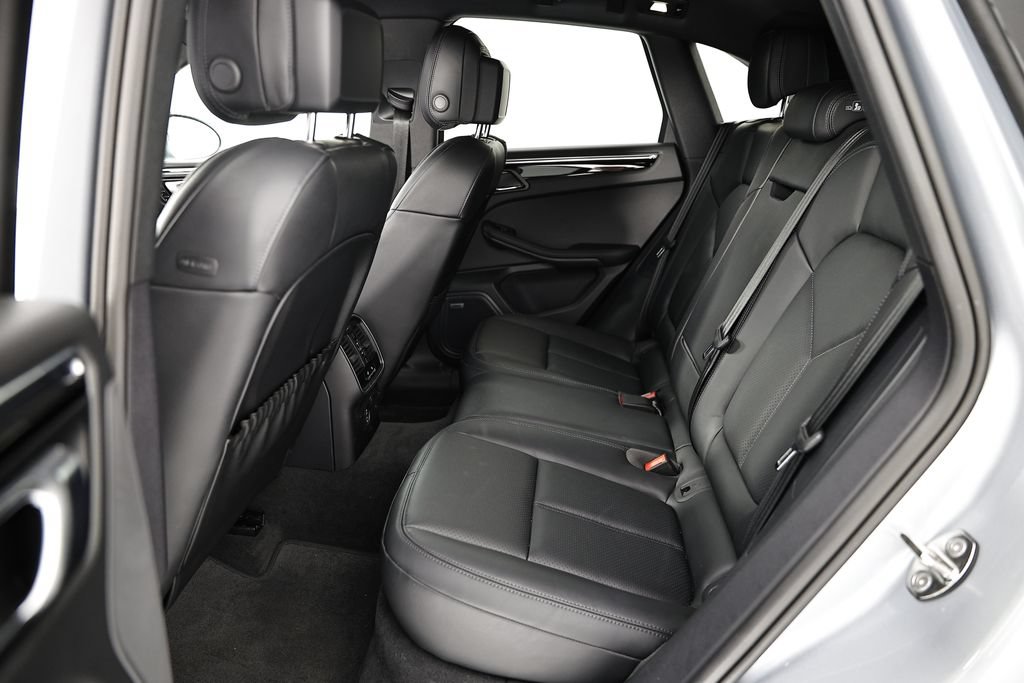 Certified 2026 Porsche Macan AWD/4WD image 28