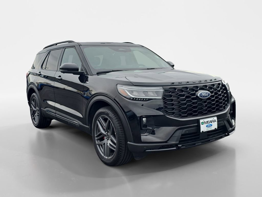 Used 2025 Ford Explorer ST-Line w/ Premium Package image 9