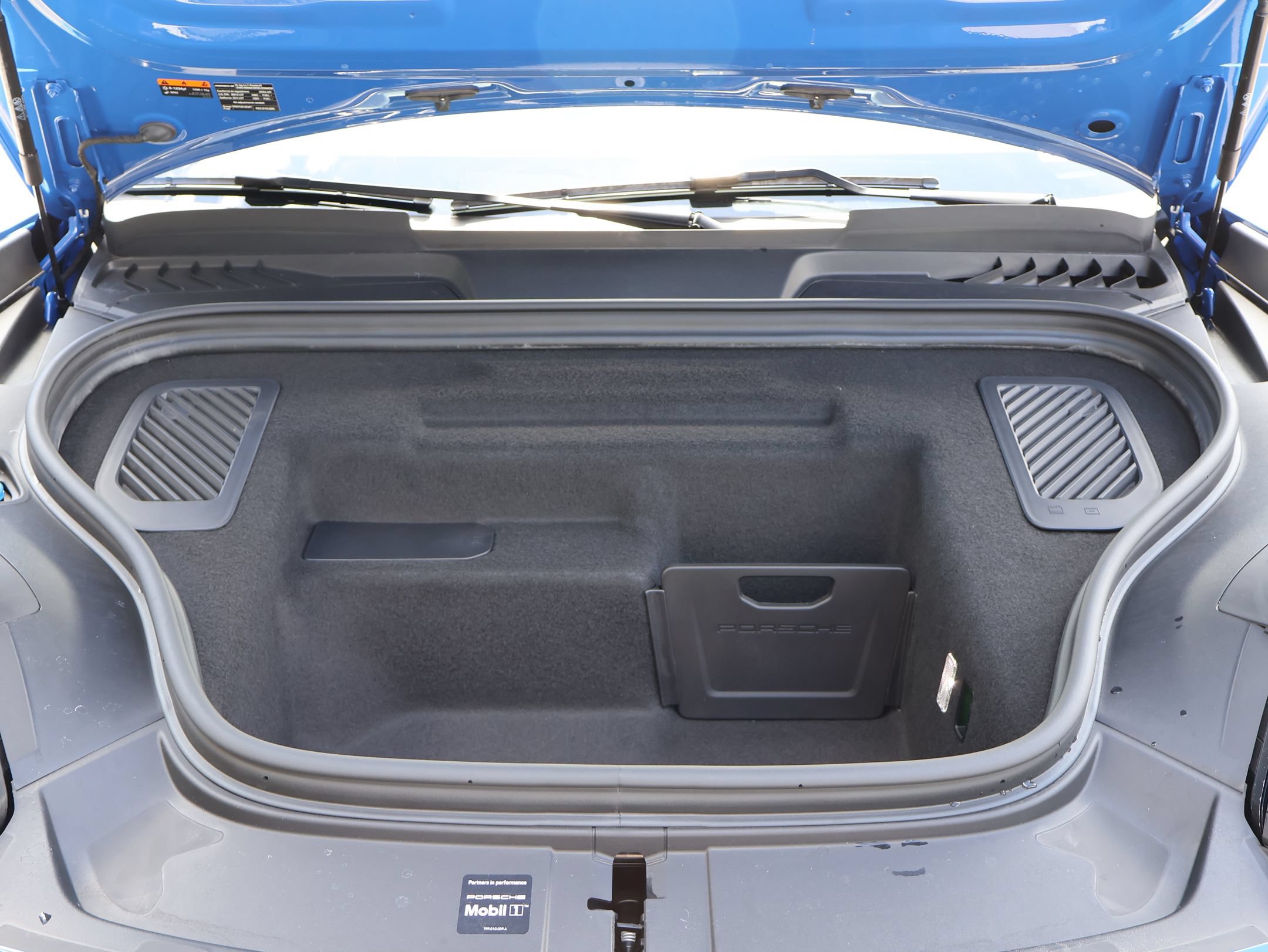 New 2026 Porsche Macan 4 Electric AWD/4WD image 25