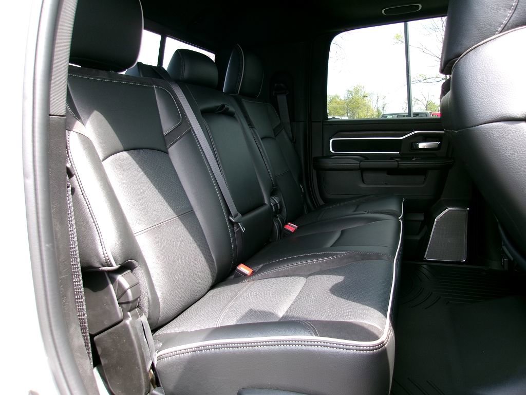 New 2026 RAM 2500 Laramie AWD/4WD image 9