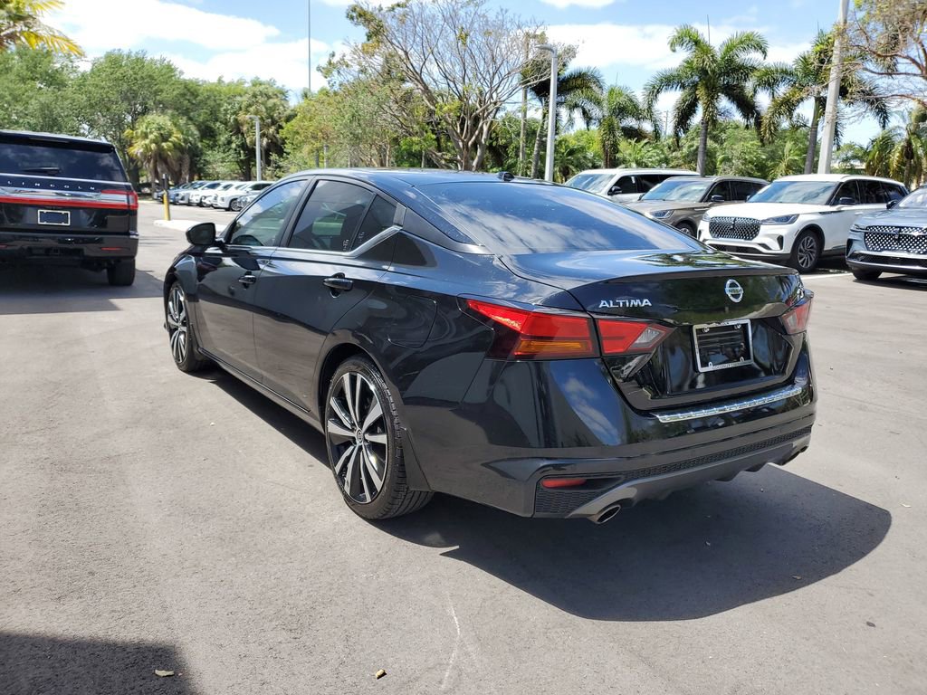 Used 2021 Nissan Altima 2.5 SR w/ SR Premium Package FWD image 3