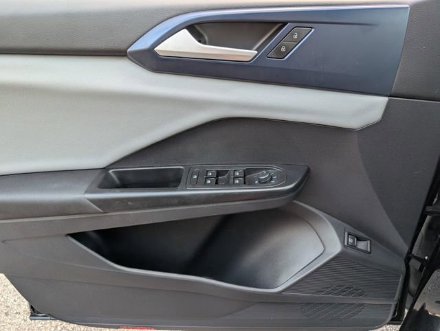 Used 2022 Volkswagen Taos SE image 26