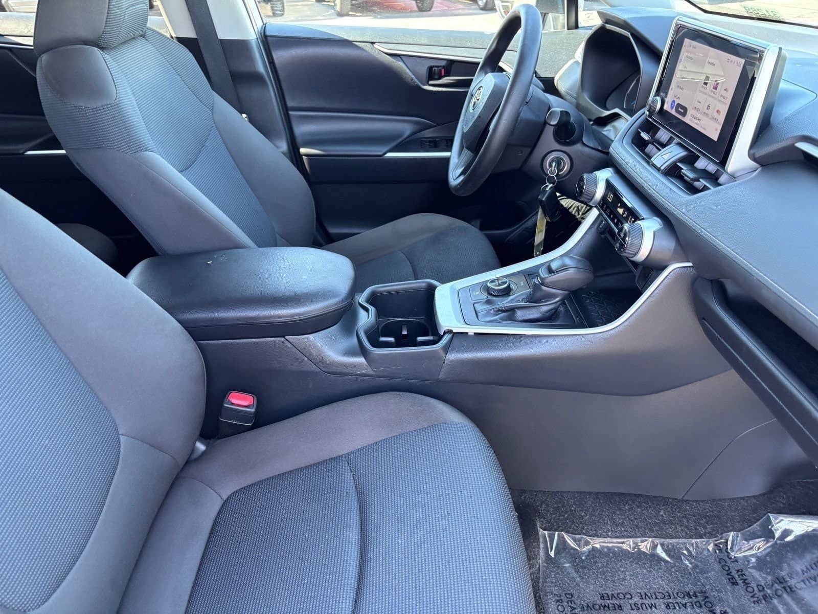 Used 2023 Toyota RAV4 LE AWD/4WD image 14