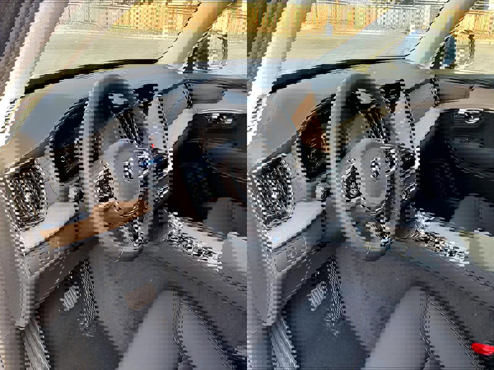 New 2026 Volvo XC90 B5 Plus w/ Protection Package image 8