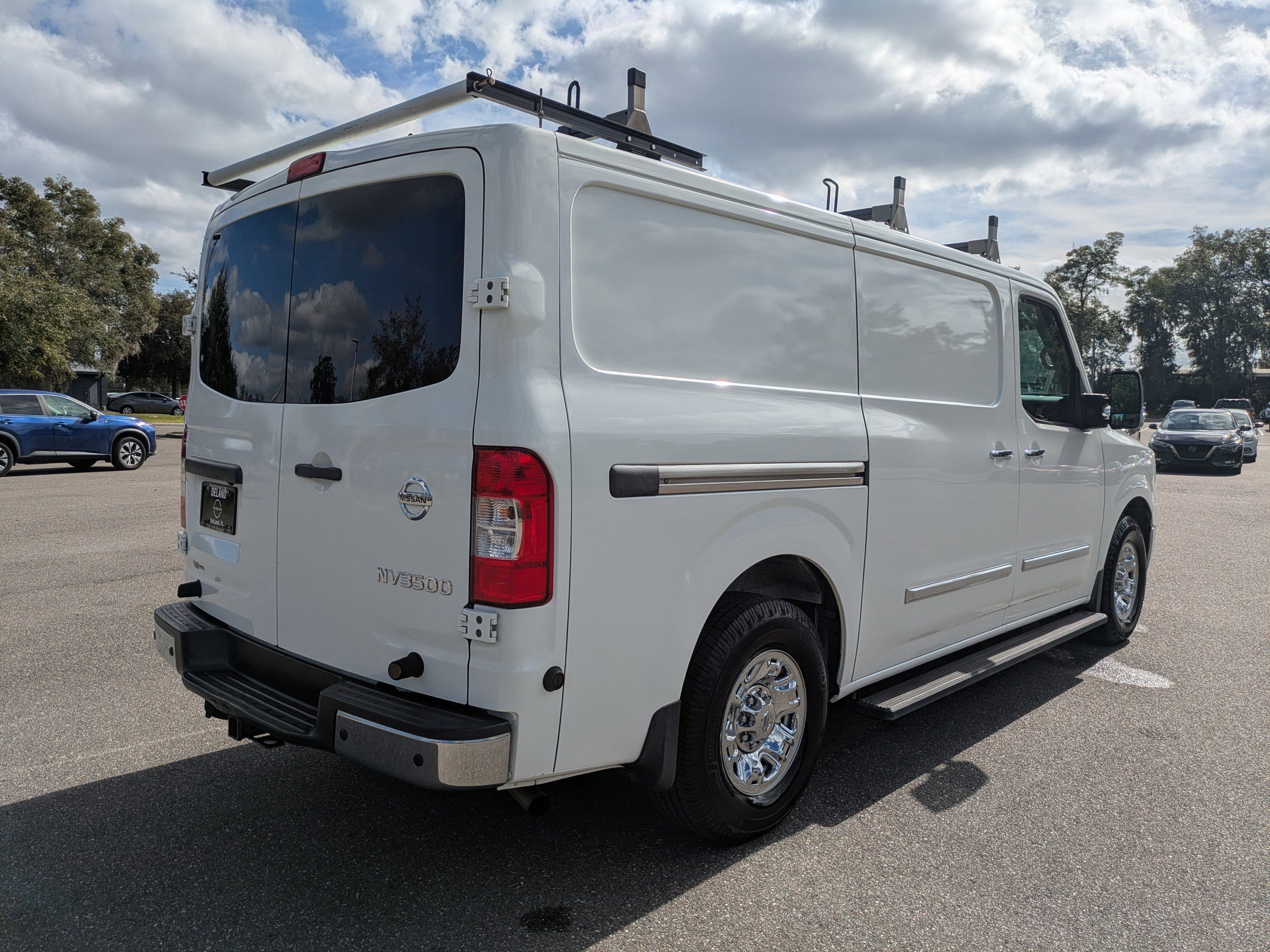 Used 2018 Nissan NV 3500 SL w/ Navigation Package image 4