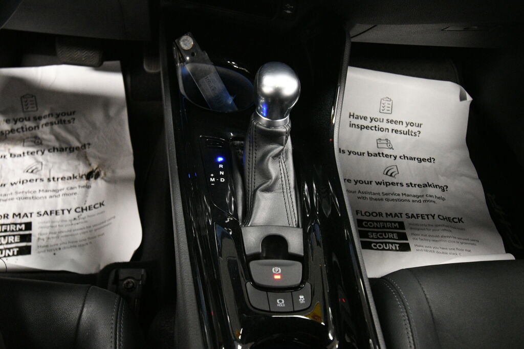 Used 2019 Toyota C-HR Limited image 17