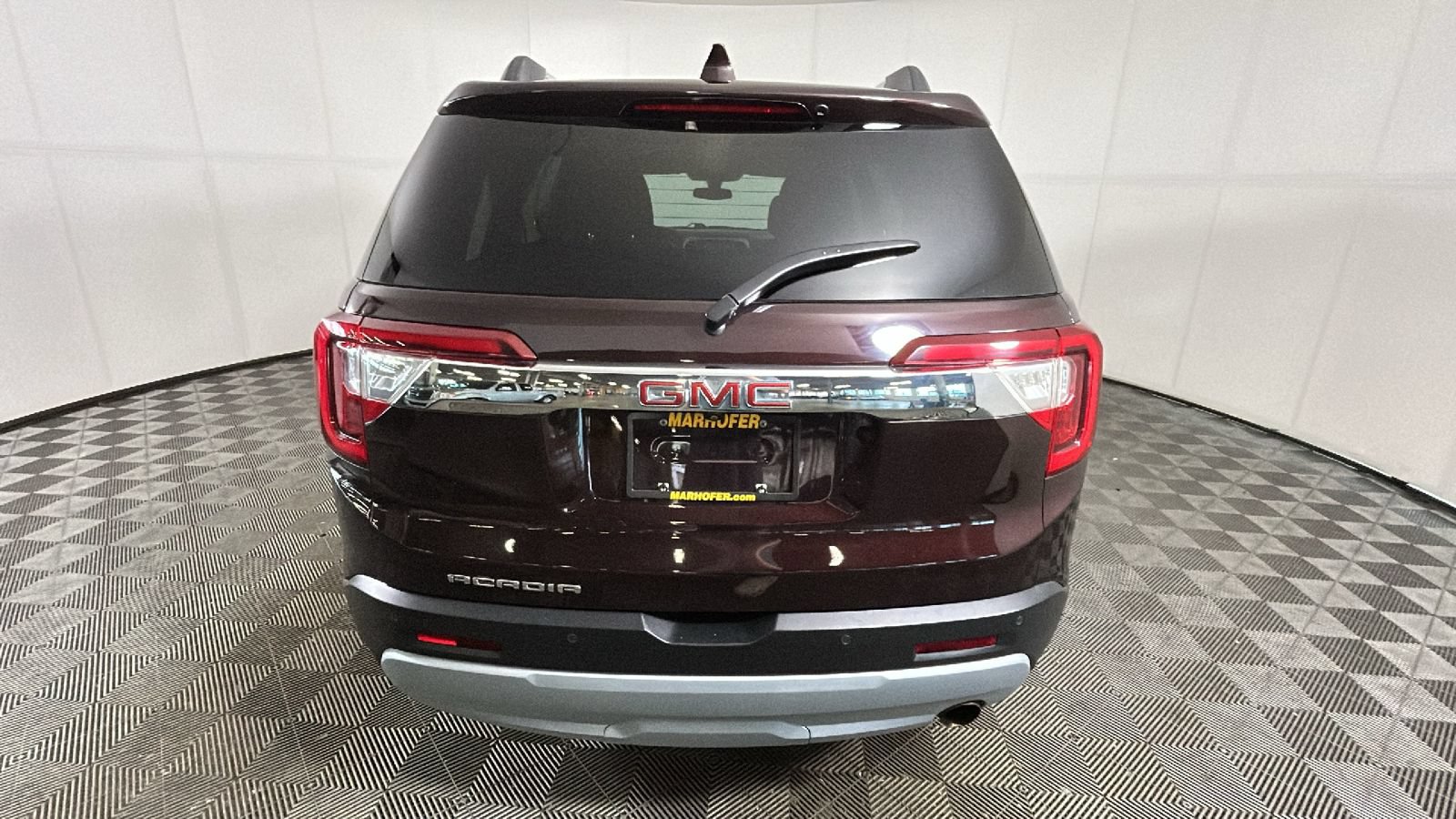 Used 2020 GMC Acadia SLE w/ Driver Convenience Package FWD image 4