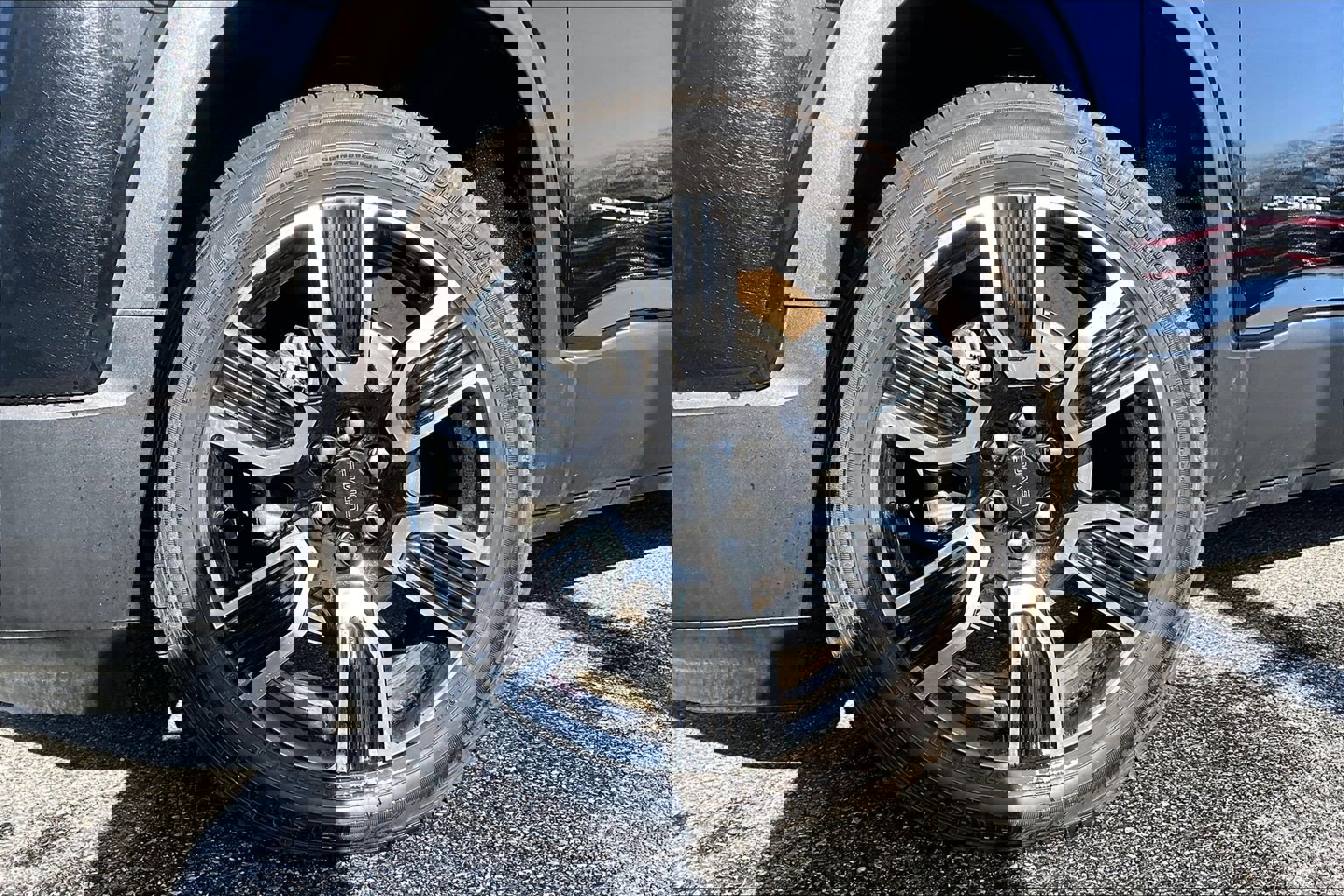 Used 2022 GMC Acadia SLE w/ Driver Convenience Package image 4