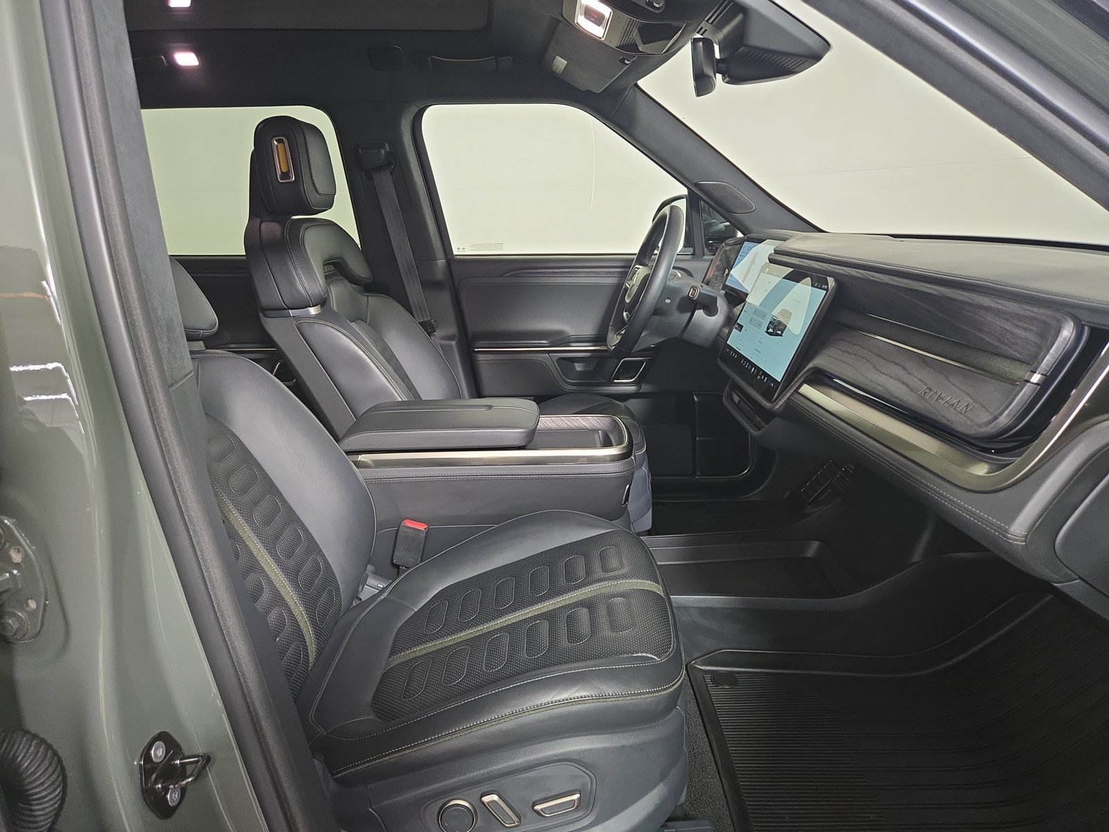 Used 2022 Rivian R1S Launch Edition Quad AWD/4WD image 24