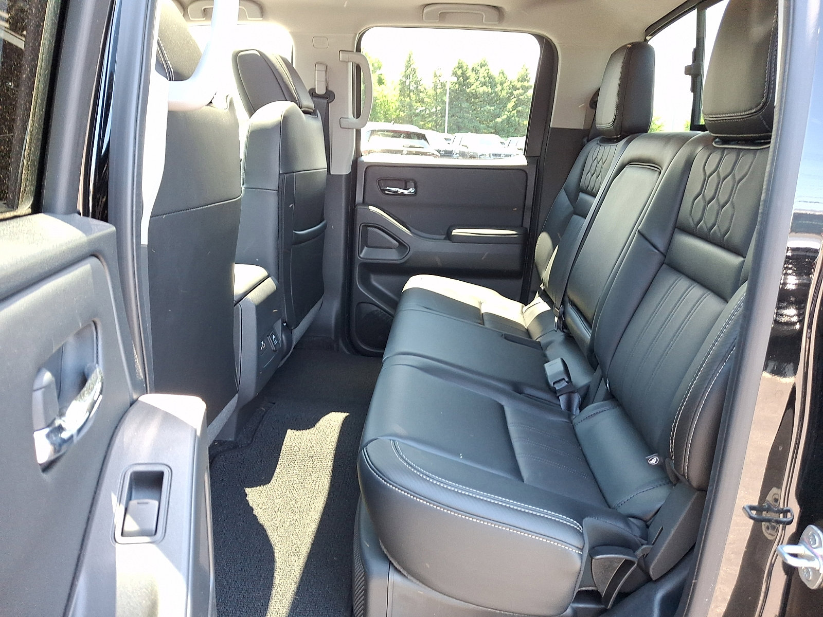 Certified 2024 Nissan Frontier SL w/ Technology Package AWD/4WD image 10