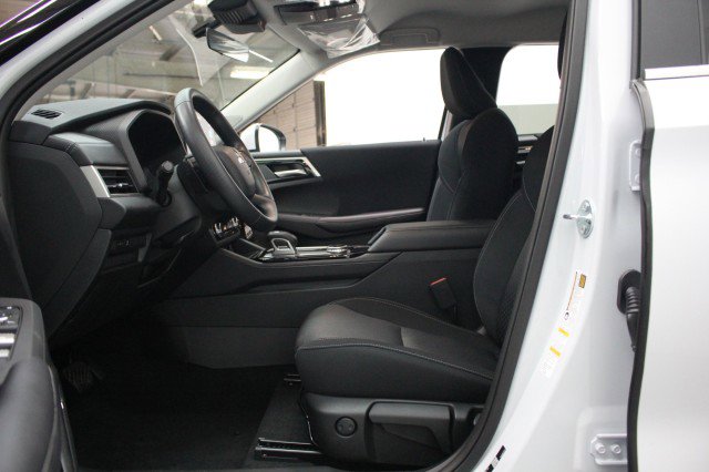 New 2026 Mitsubishi Outlander ES FWD image 6