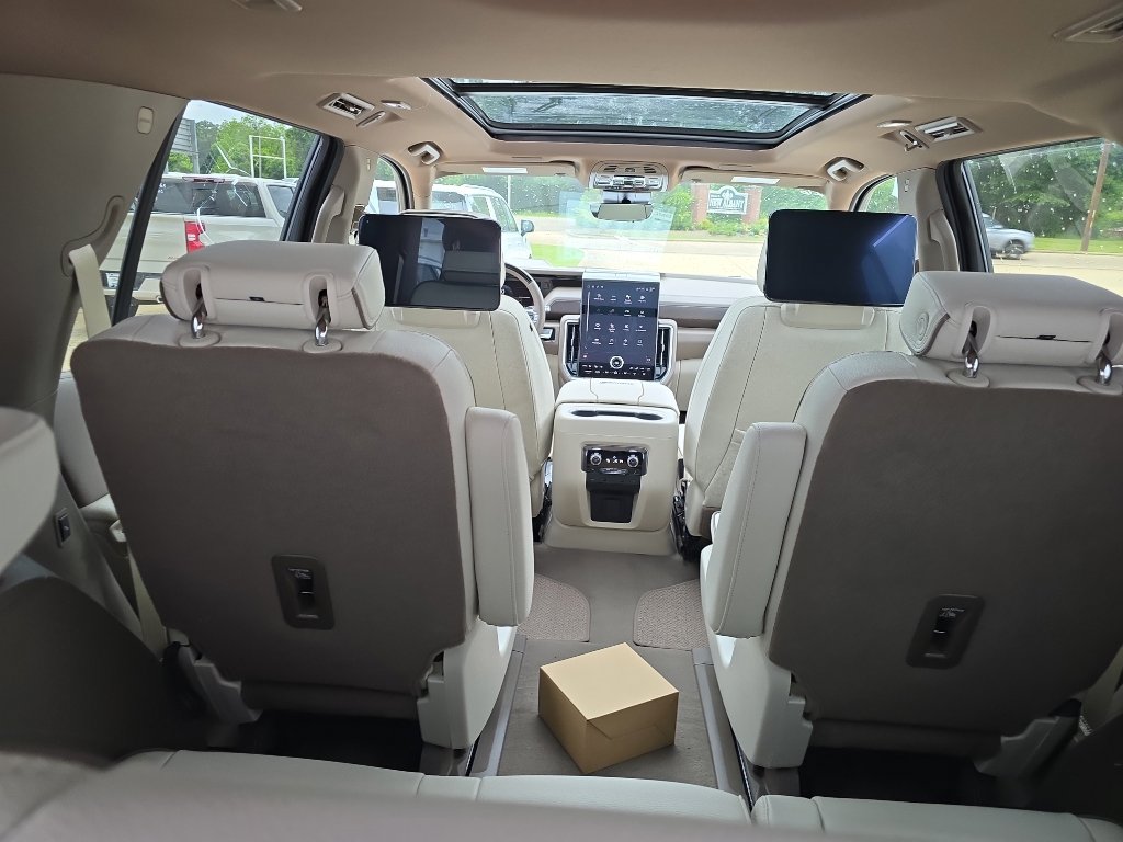 New 2026 GMC Yukon Denali w/ Denali Reserve Package RWD image 18