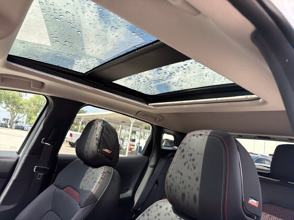 New 2026 Nissan Kicks SR w/ SR Premium Package FWD image 16
