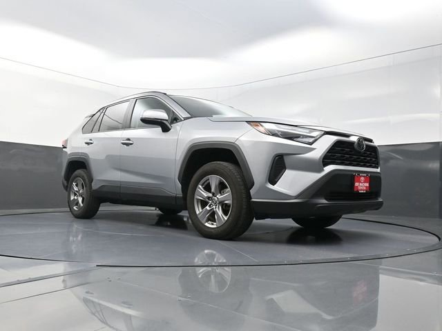 Used 2025 Toyota RAV4 XLE AWD/4WD image 30