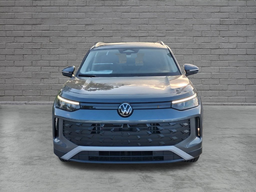 New 2026 Volkswagen Tiguan SE FWD image 2