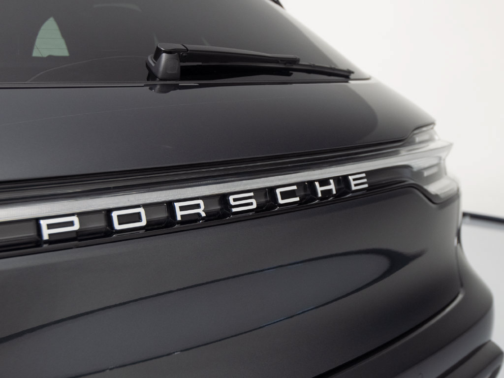Certified 2026 Porsche Macan AWD/4WD image 43