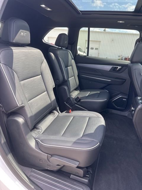 Used 2025 Buick Enclave Sport Touring w/ Power Package AWD/4WD image 45