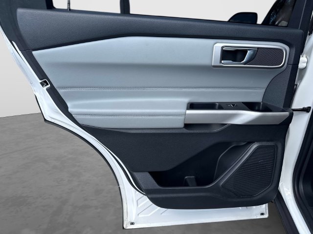 Certified 2022 Ford Explorer XLT w/ Equipment Group 202A RWD image 14