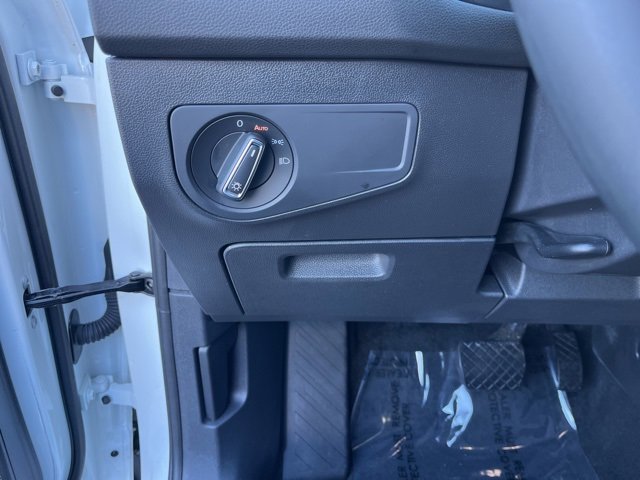 Used 2024 Volkswagen Tiguan SE image 31