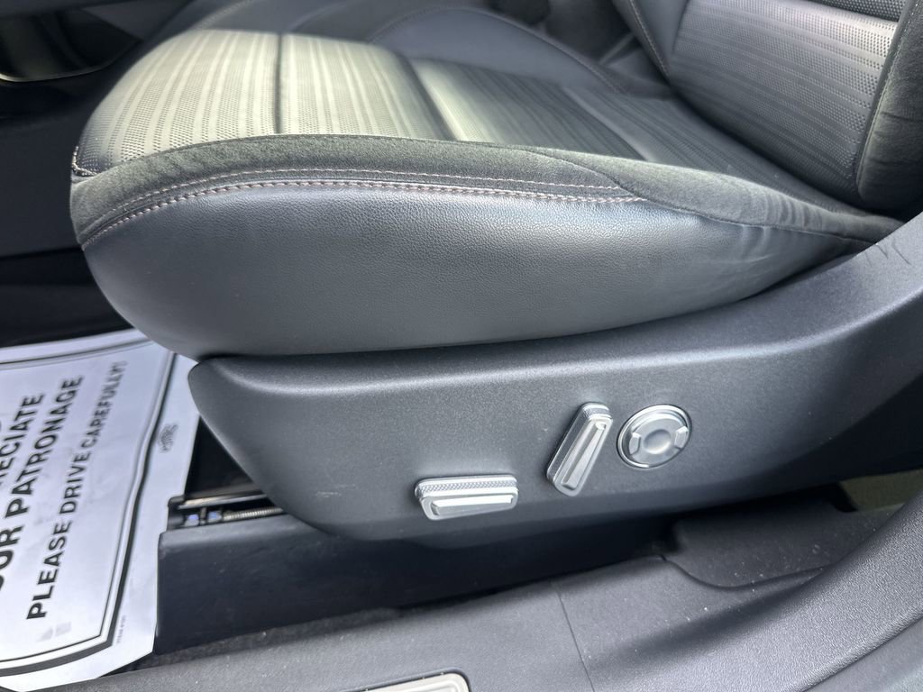 Used 2025 Lincoln Nautilus Reserve w/ Jet Appearance Package image 12