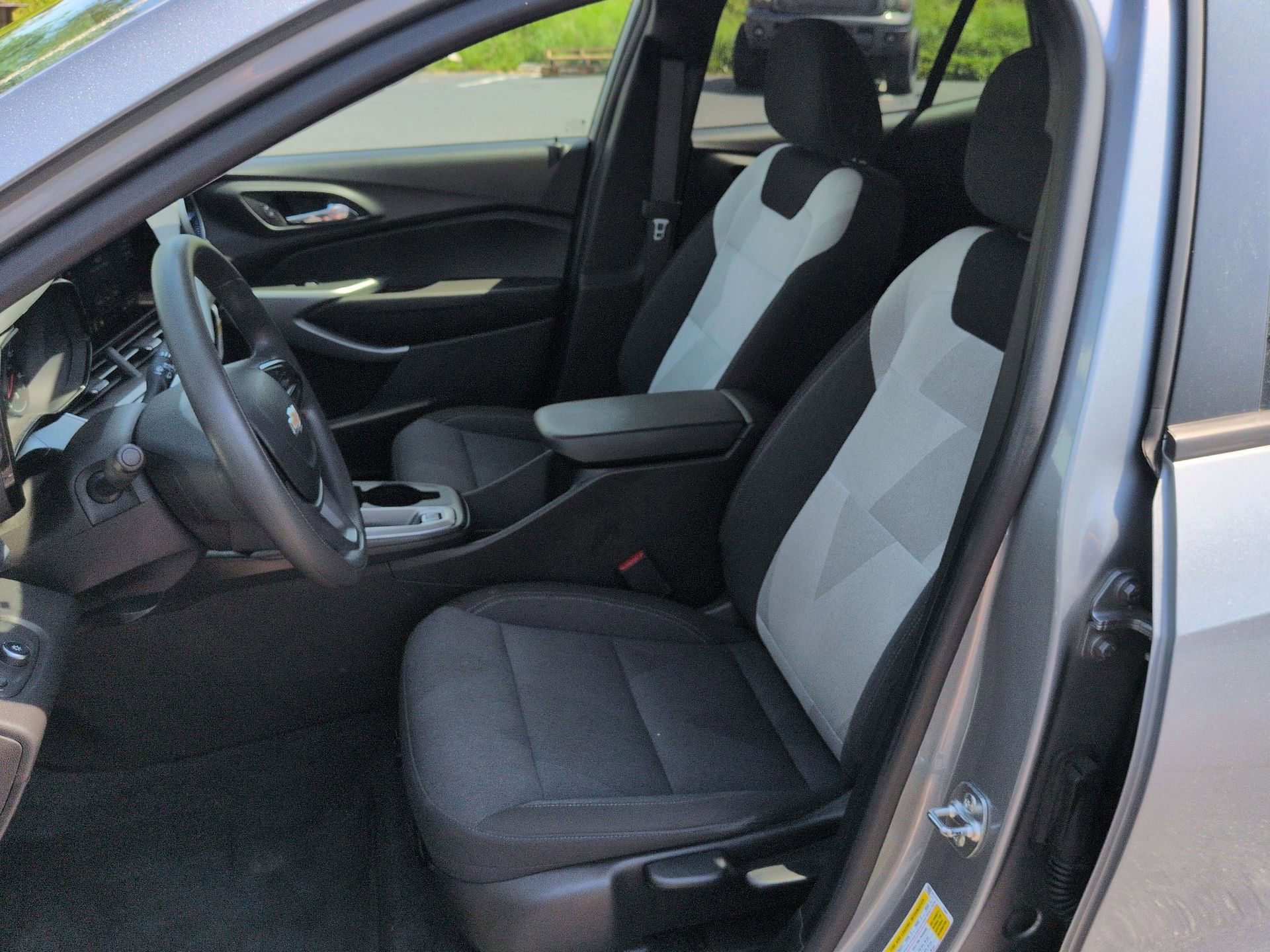 Used 2024 Chevrolet Trax LS FWD image 18