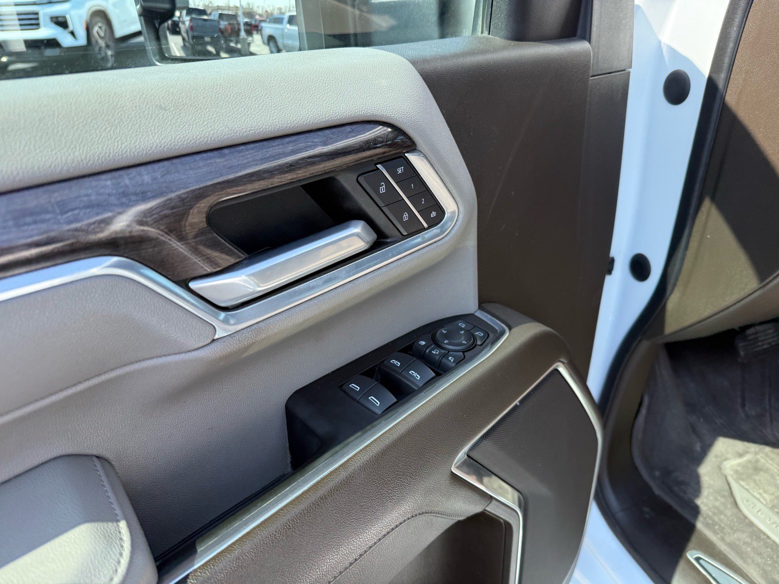 Used 2024 Chevrolet Silverado 2500 LTZ AWD/4WD image 16