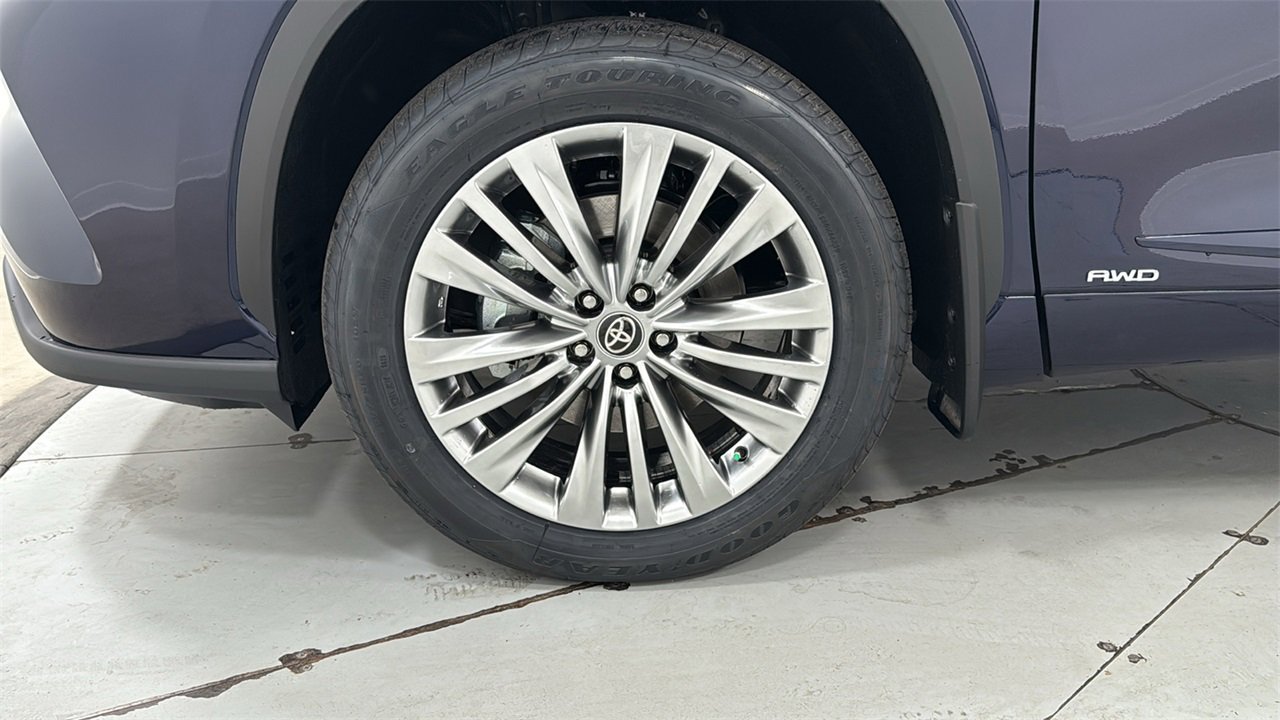 New 2026 Toyota Highlander Platinum image 25