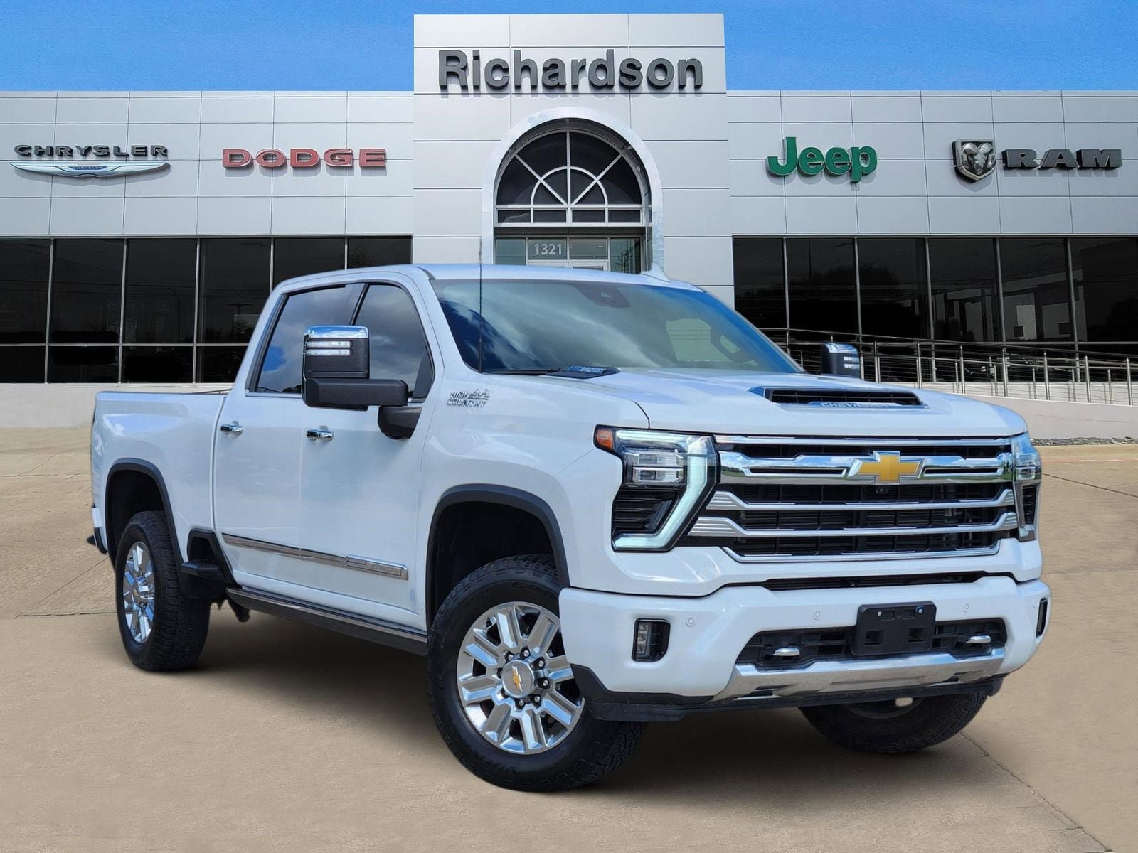 Used 2024 Chevrolet Silverado 3500 High Country w/ Technology Package AWD/4WD image 1