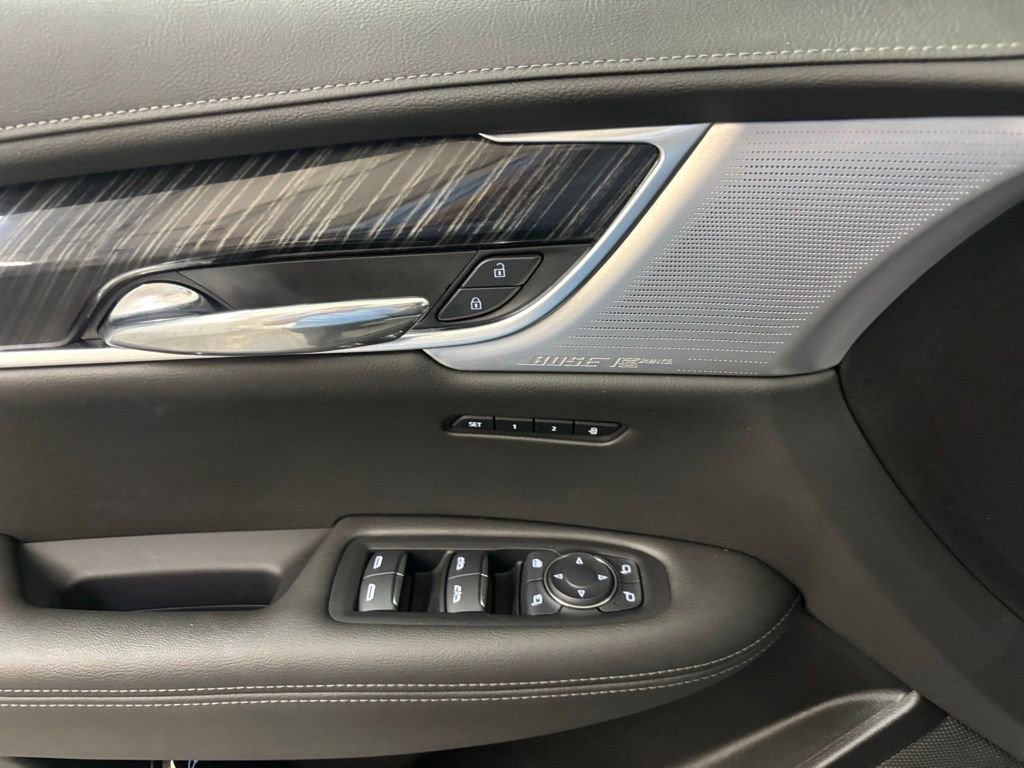 Certified 2025 Cadillac XT6 Premium Luxury image 9