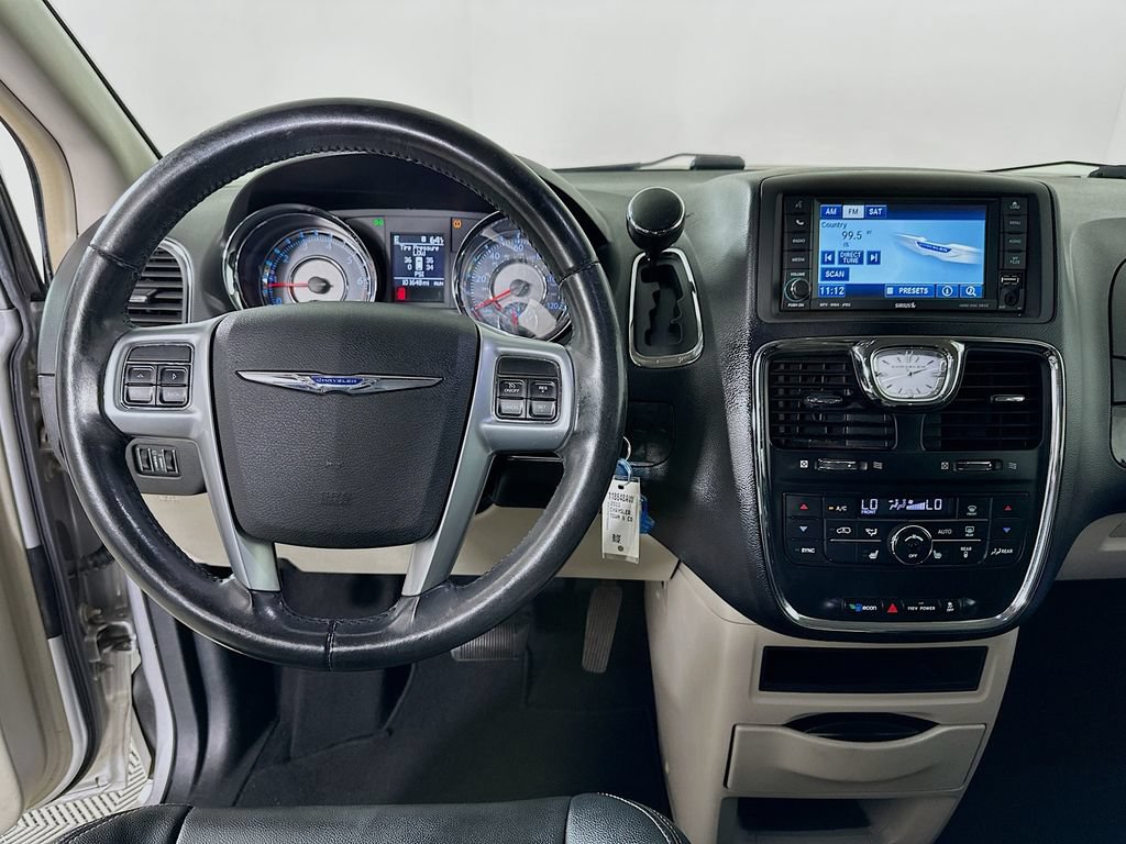 Used 2011 Chrysler Town & Country Touring-L FWD image 19