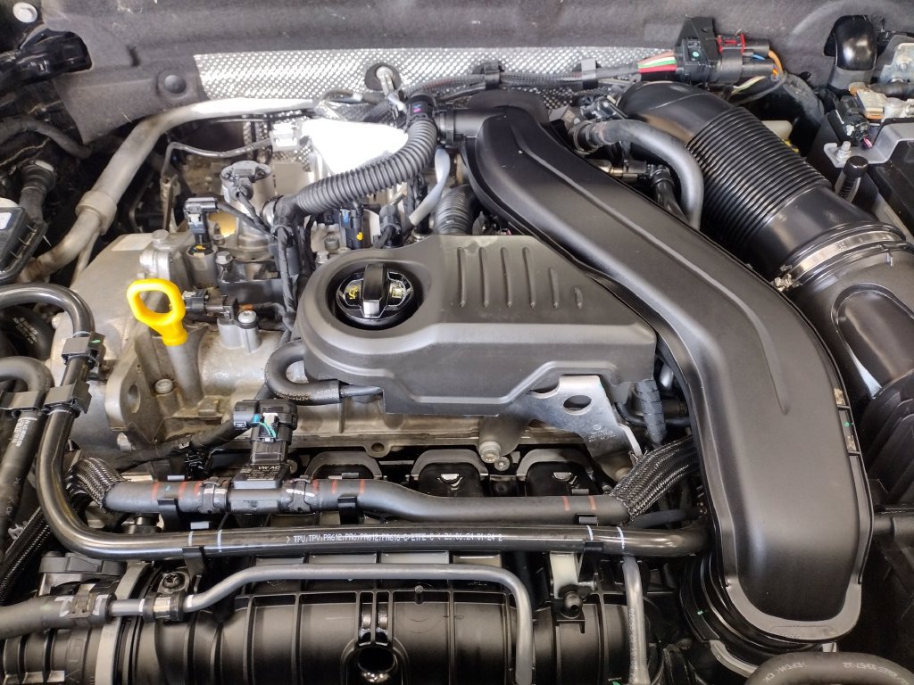 Certified 2025 Volkswagen Taos SE AWD/4WD image 8