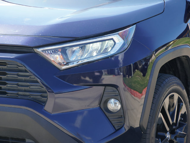 Used 2019 Toyota RAV4 XLE Premium FWD image 12