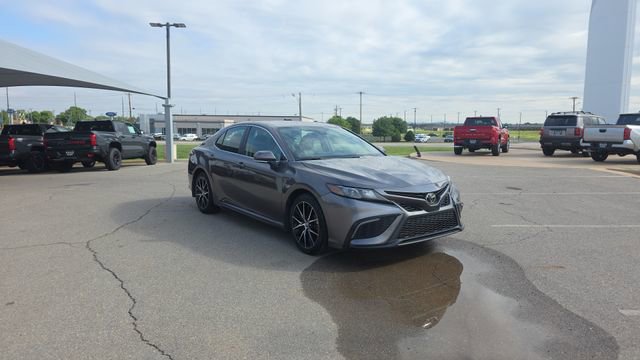 Used 2024 Toyota Camry SE w/ Convenience Package FWD image 4