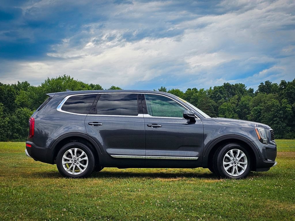Used 2022 Kia Telluride LX AWD/4WD image 2