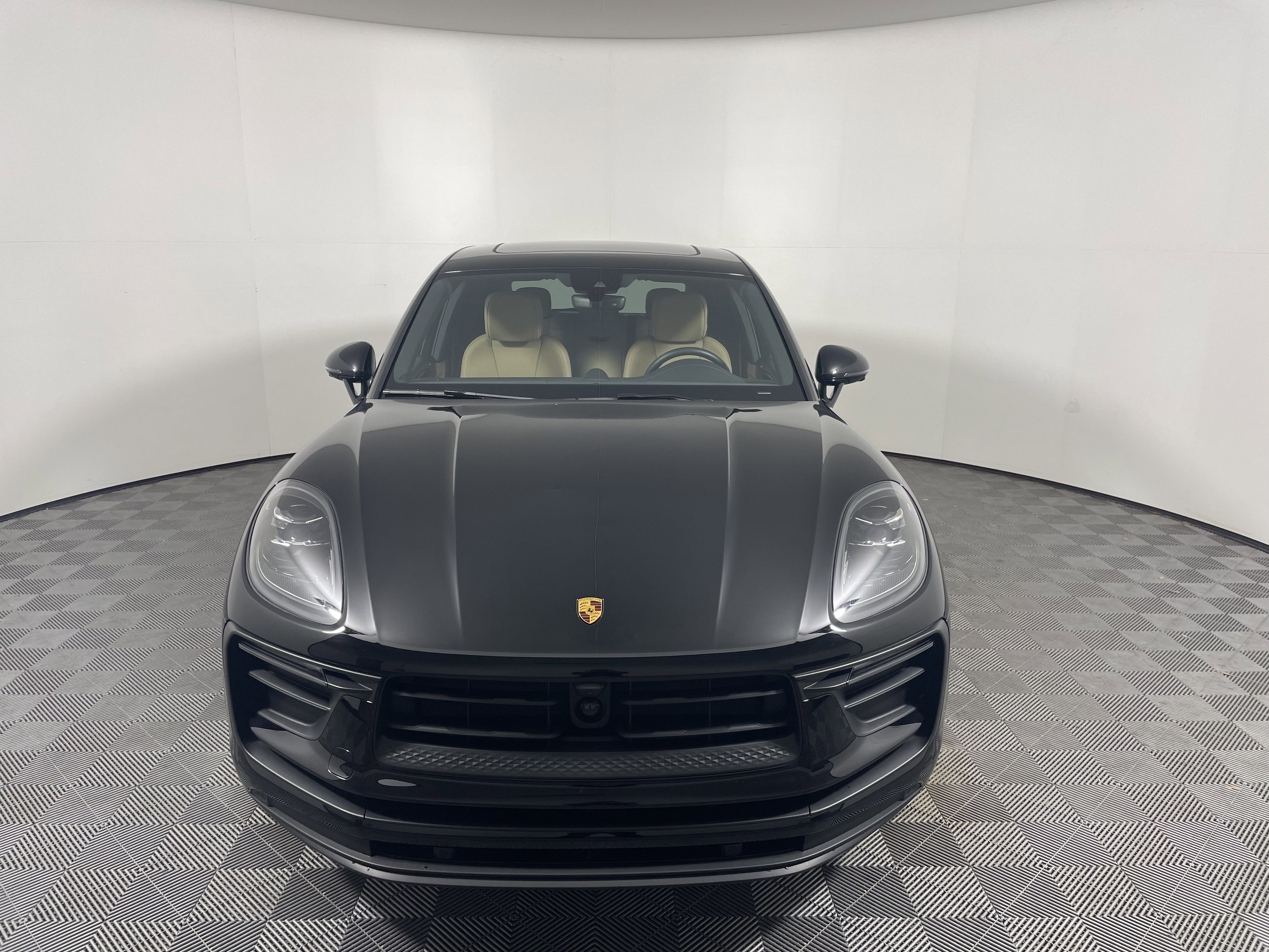 Used 2025 Porsche Macan image 10