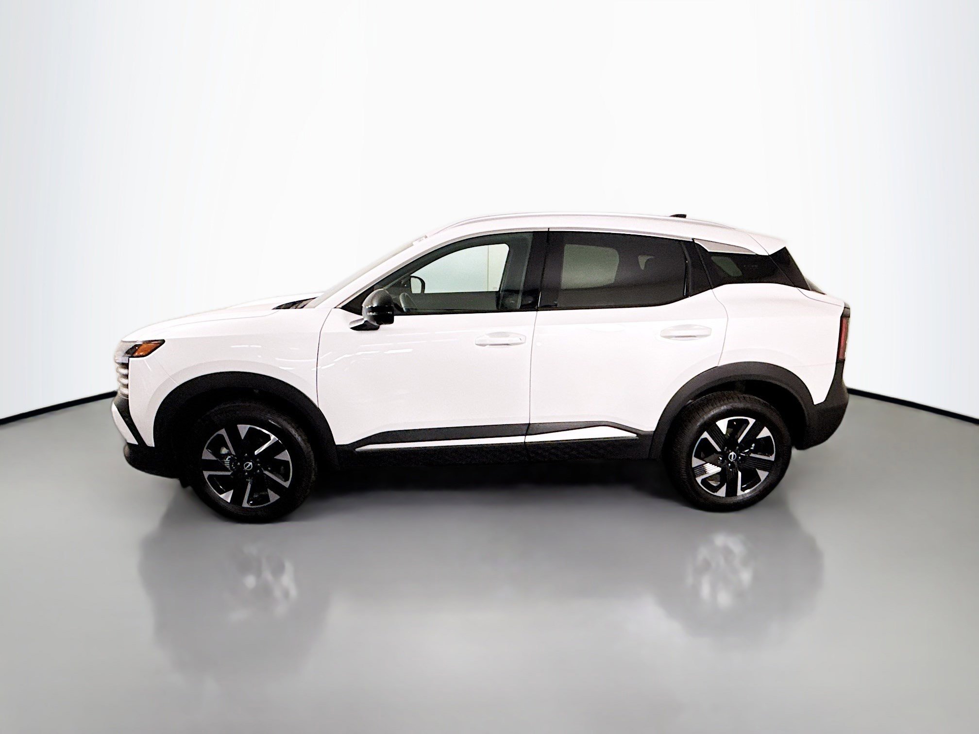 Used 2026 Nissan Kicks SR image 6