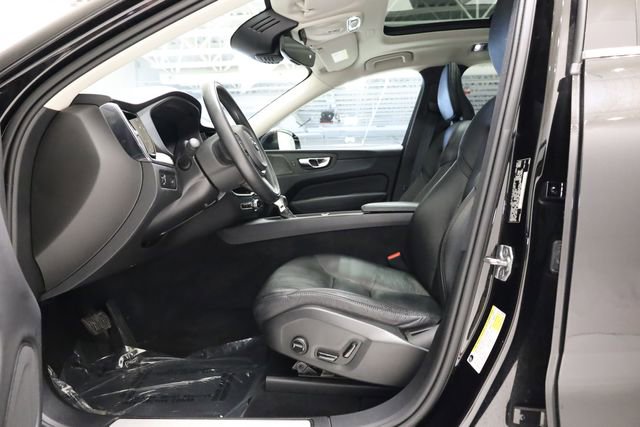 Used 2021 Volvo XC60 T5 Momentum w/ Advanced Package AWD/4WD image 12