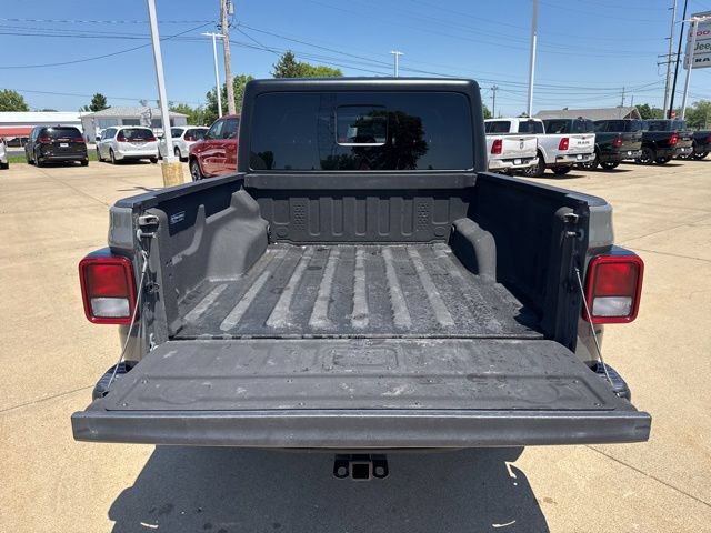 Used 2023 Jeep Gladiator Rubicon w/ Cold Weather Group AWD/4WD image 13