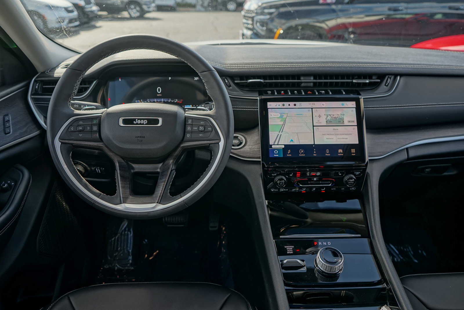 Used 2023 Jeep Grand Cherokee Limited w/ Black Appearance Package image 12