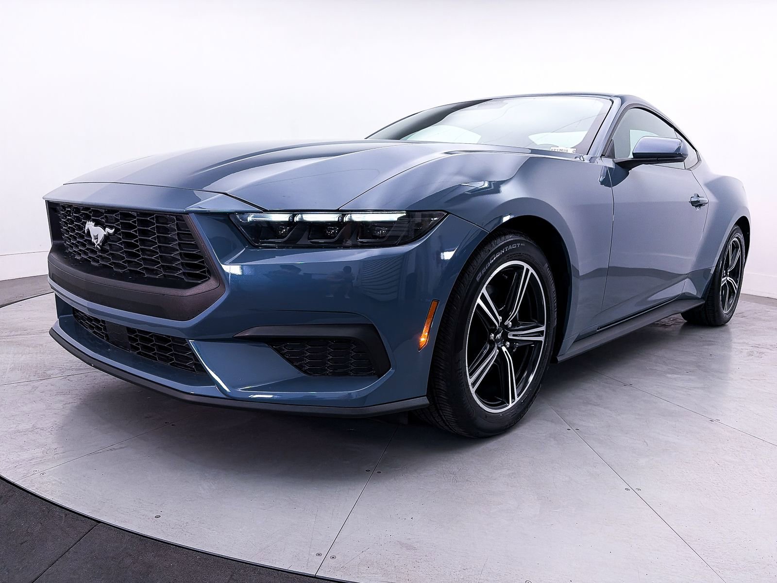 Used 2025 Ford Mustang Coupe RWD image 12