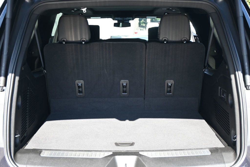Used 2024 Chevrolet Suburban Z71 w/ Luxury Package image 23