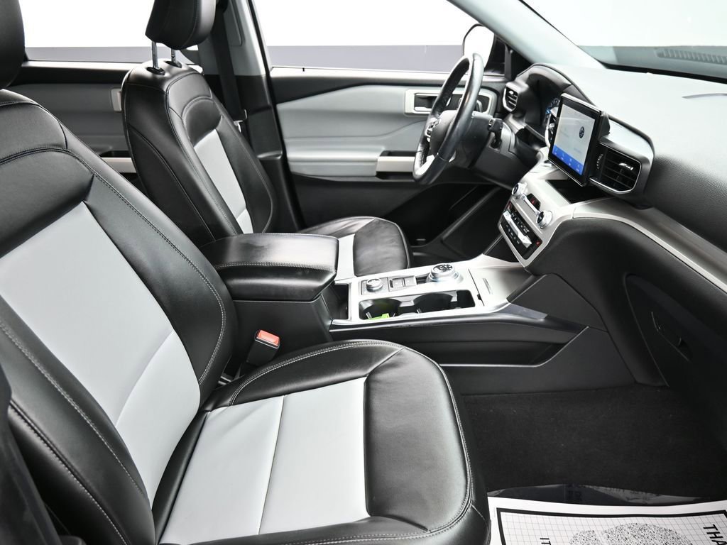 Used 2022 Ford Explorer XLT w/ Equipment Group 202A image 24