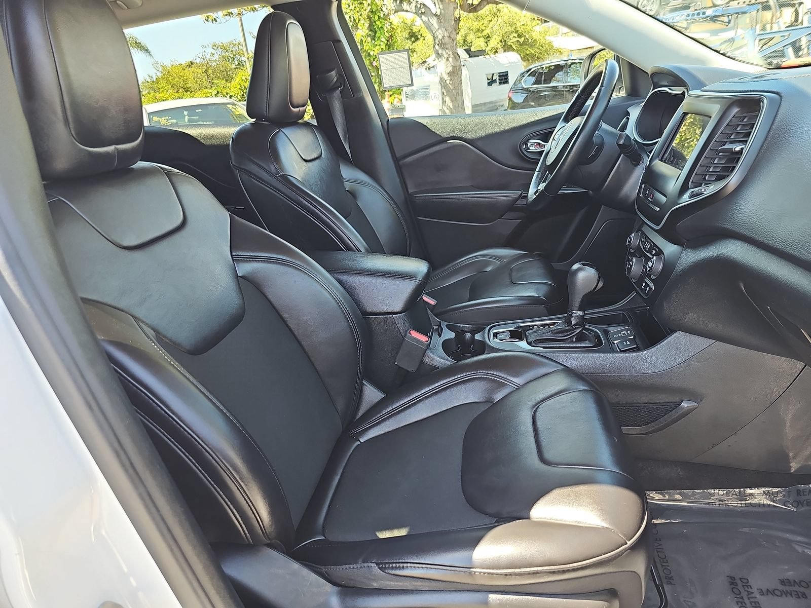 Used 2019 Jeep Cherokee Latitude Plus FWD image 10