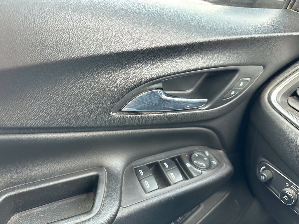 Used 2021 Chevrolet Equinox LT AWD/4WD image 12